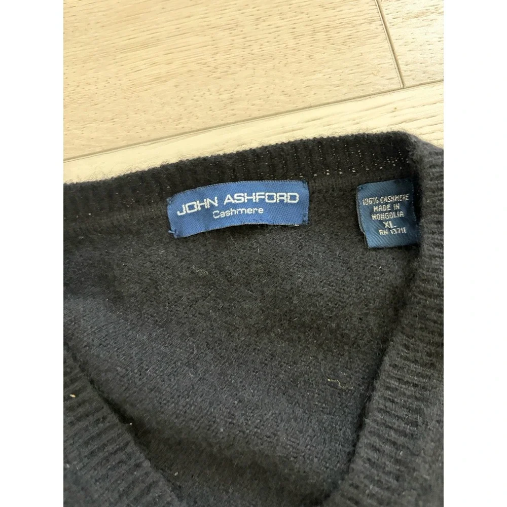 J Ashford 100% Cashmere Black  V-neck Sweater Men's XL